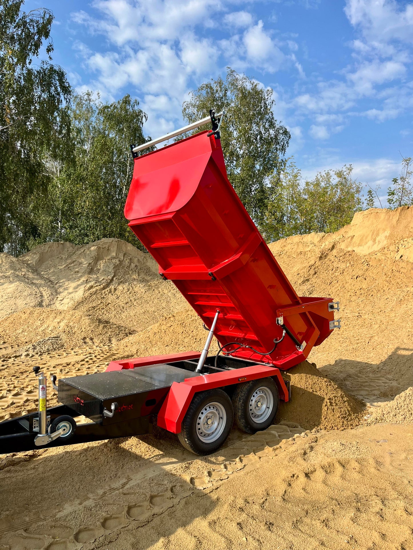 Hydraulický sklápací príves