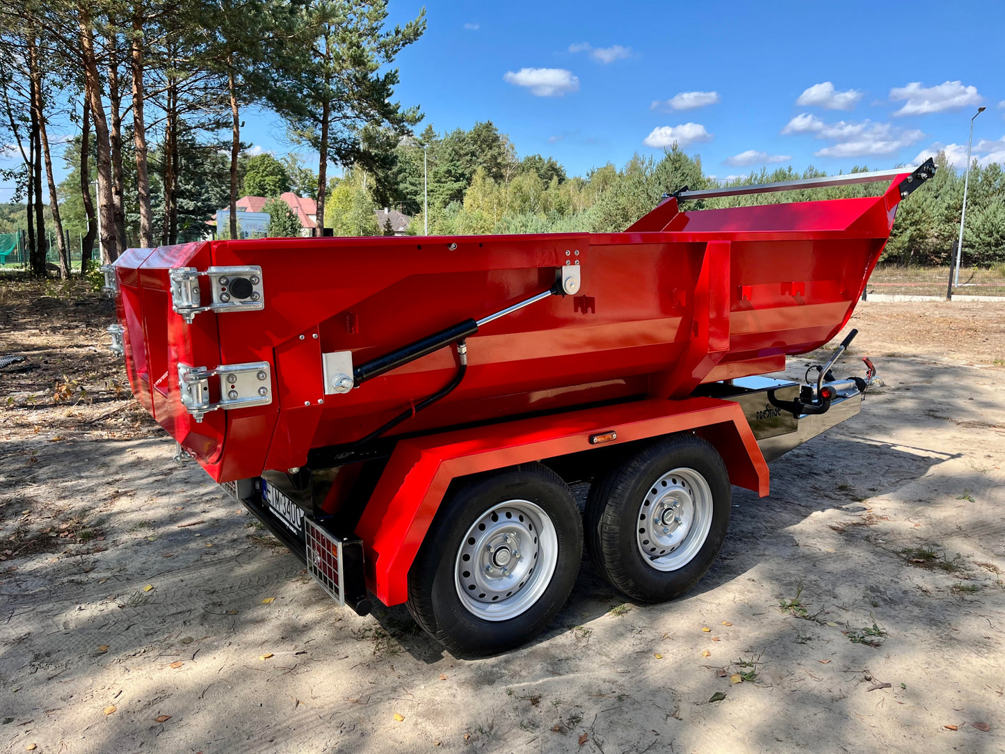 Hydraulický sklápací príves